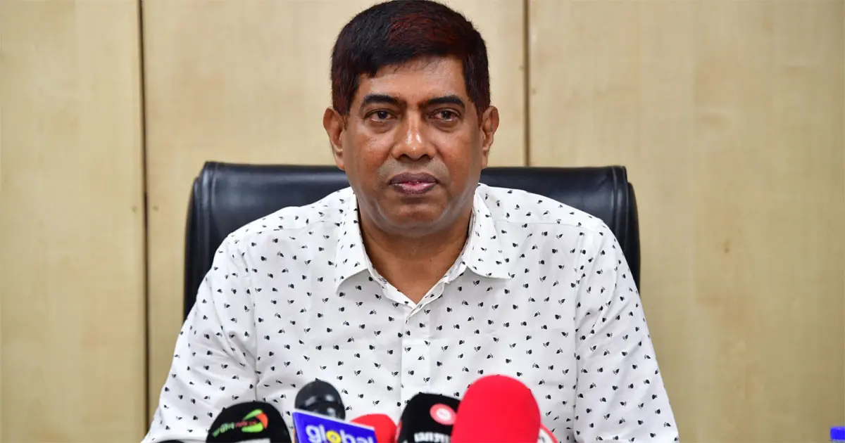 ইশরাকের হাতে পিস্তল: আইনের ব্যত্যয় হলে ব্যবস্থা নেবে পুলিশ