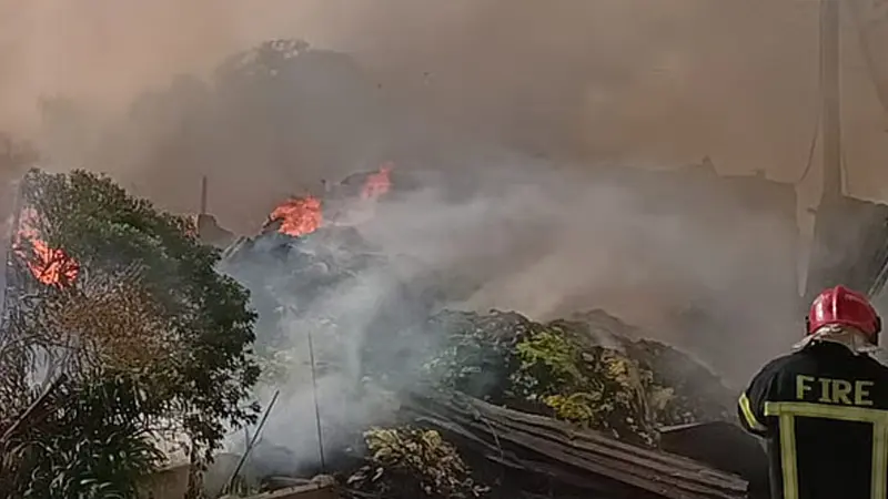 গাজীপুরে পৃথক দুইস্থানে ঝুটের গোডাউনে অগ্নিকাণ্ড
