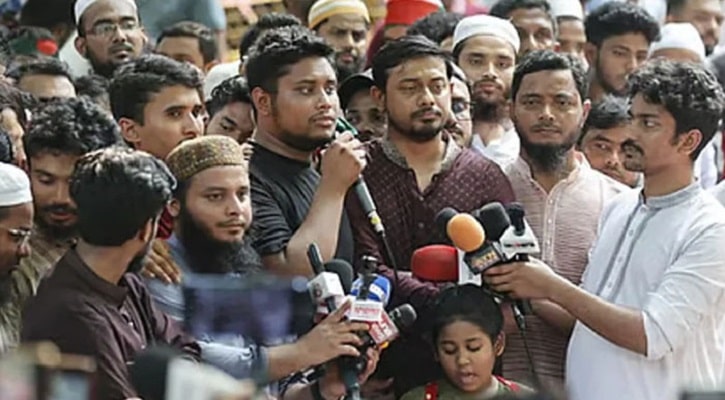 আ. লীগ নিষিদ্ধের দাবিতে রাজধানীতে টানা বিক্ষোভ, বাদ জুমা মহাসমাবেশের ঘোষণা