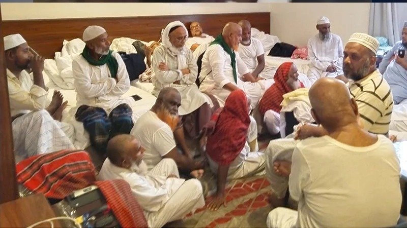 সৌদি বিমানবন্দরে আটকা পড়েছেন ঈশ্বরদীর ৫০ ওমরাহ যাত্রী