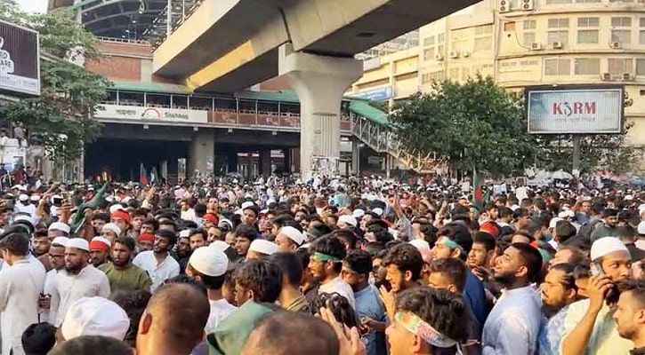 শাহবাগ অবরোধ করল ছাত্র-জনতা
