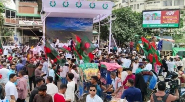 ছাত্রদলের নেতাকর্মীদের স্লোগানে মুখরিত শাহবাগ