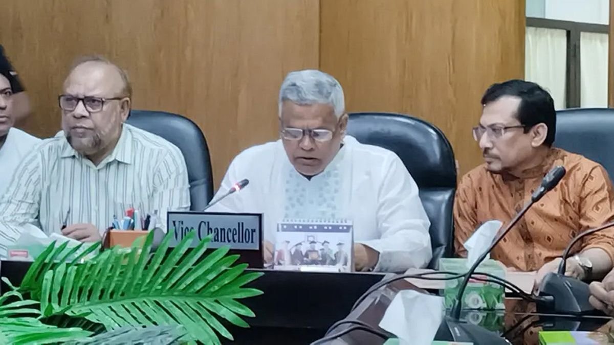 রাবিতে সাংবাদিকদের ওপর ছাত্রদলের হামলা: ৪ জনের ছাত্রত্ব বাতিলের সুপারিশ