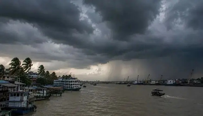 সাত অঞ্চলে ঝোড়ো হাওয়ার আভাস, নদীবন্দরে সতর্কতা