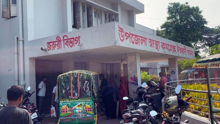 পাবনায় কাভার্ড ভ্যানের ধাক্কায় মা-মেয়েসহ নিহত তিন