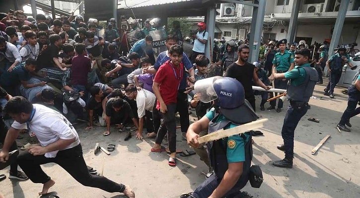 সচিবালয়ের সামনে ধাওয়া-পাল্টা ধাওয়া, আহত ৭৫